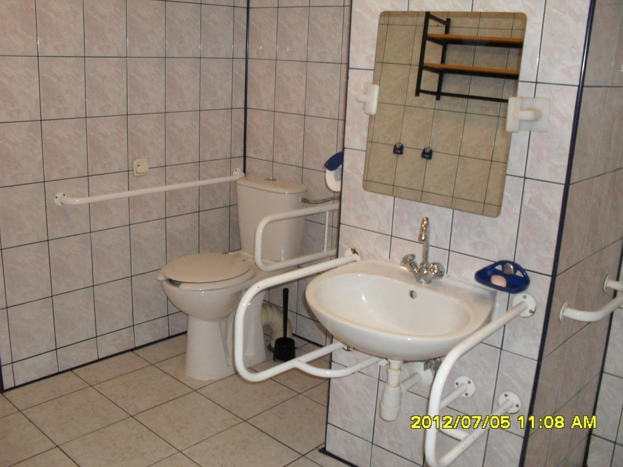 A Pousada Dom Studencki Atol Cracóvia Exterior foto